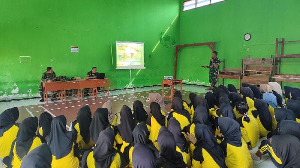 SMPN 1 Ngimbang Gandeng Koramil 0812 06 Ngimbang Gelar Wawasan Kebangsaan dan Latihan PBB