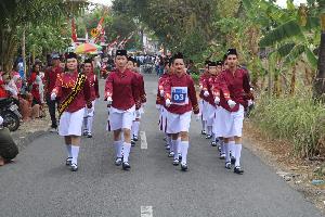 Semarakkan HUT RI ke 78 SMP Negeri 1 Ngimbang Ikuti Lomba Gerak Jalan