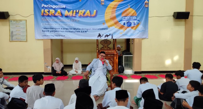 Teladani Akhlak Rasullullah, SMPN 1 Ngimbang Gelar Peringatan Isra Mi’raj 1447 H dengan Khidmat