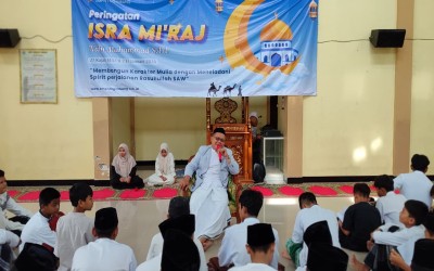 Teladani Akhlak Rasullullah, SMPN 1 Ngimbang Gelar Peringatan Isra Mi’raj 1447 H dengan Khidmat