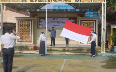 SMPN 1 Ngimbang Gelar Upacara Hari Sumpah Pemuda ke-97: Pemuda Pemudi Bergerak, Indonesia BersatuSample Post 1